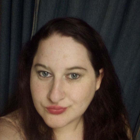 Meet your Posher, Sarah - Picture 1 of 1